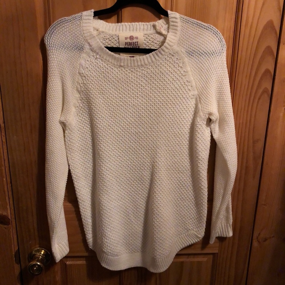 Kohl’s White Knit Pullover